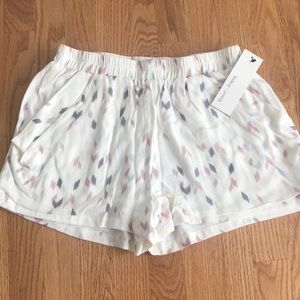 NWT Flowy white shorts